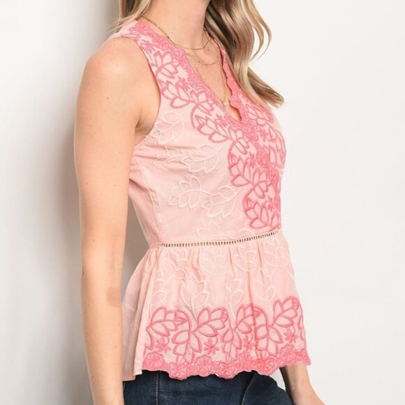 Crochet Embroidery Sleeveless Blouse - Picture 2 of 3